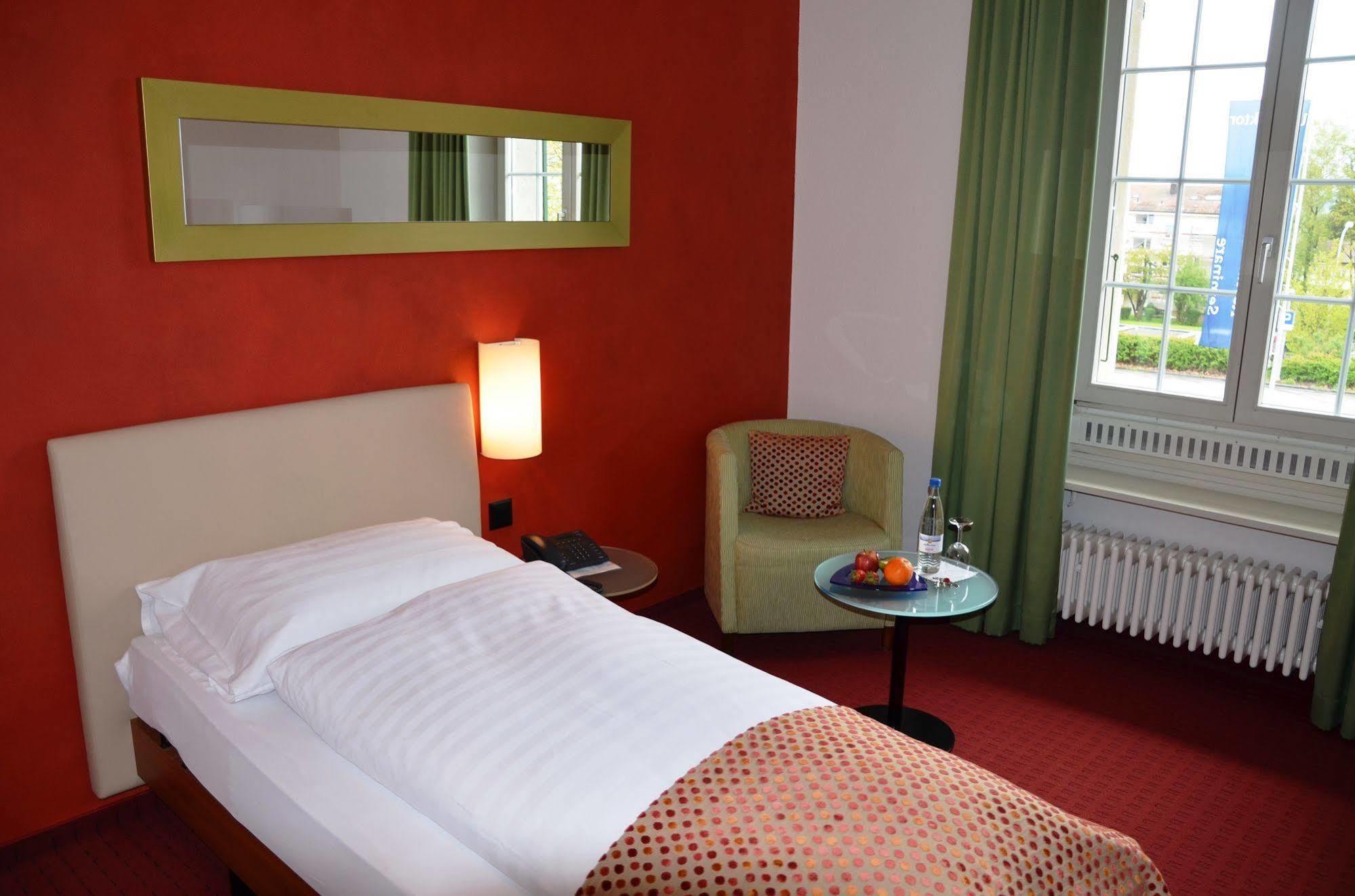 Hotel Urs Und Viktor Bettlach Exterior photo